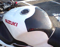 GSX1300�q�^�n���u�T�`�f�O�V�@�^���N�v���e�N�^�[