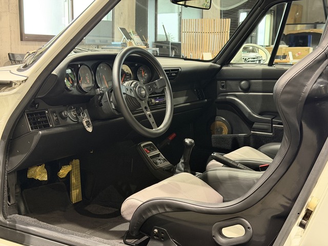 911 993 Carrera RS Tribute �ʐ^