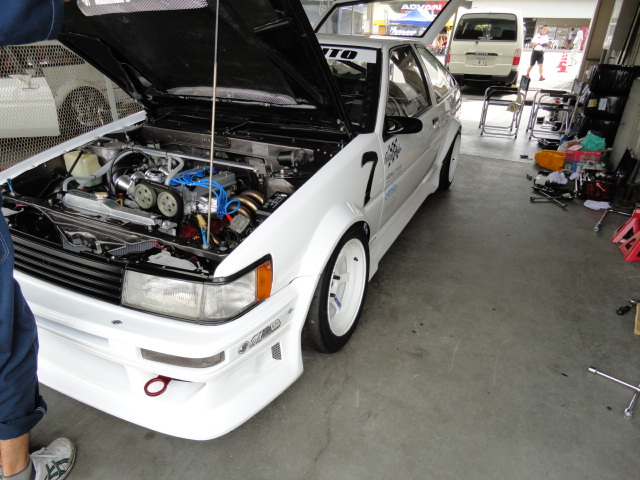 AE86 n`ÑI[o[tF_[ ŃChdl