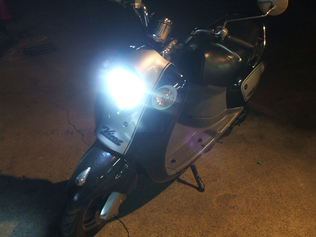 バイクのライトの HID化も、LED電飾も、お任せ下さいませ♪