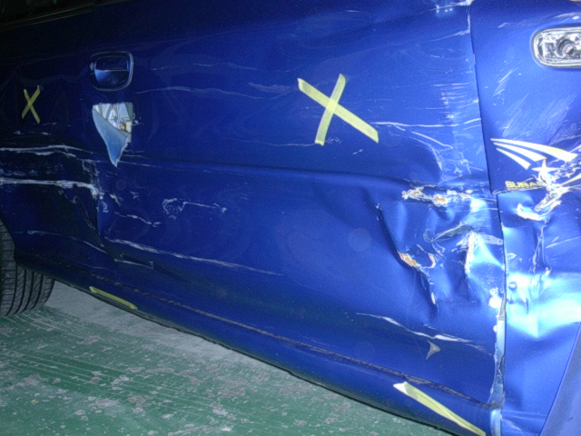 ��j������