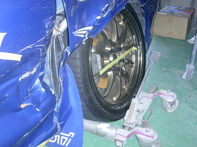 ��j������