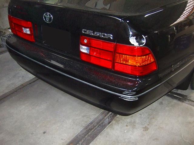 リヤバンパーを外します。
