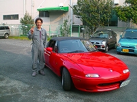お客様が組みあがったお車を店に来てくれました。 思わず記念写真撮ってもらっちゃいました。