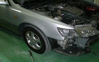 鋼鈑修正中です。 バンパーとの合わせ部分がなかなか難しいです。