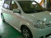 シエンタの新車です。 ペイントシーラントをかけてくれとの事です。 ビッカビカにします!