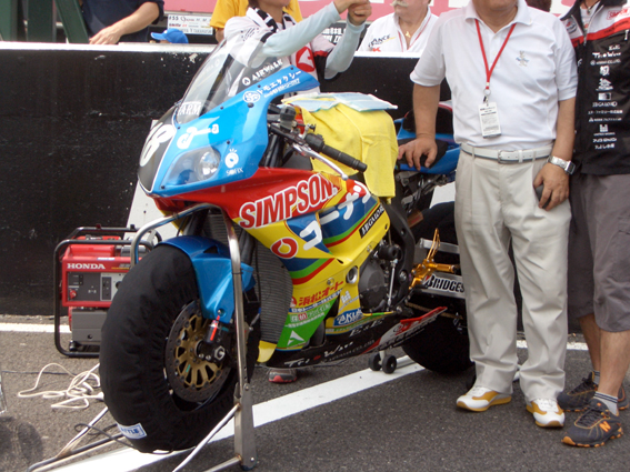 NO.18 TEAM HATAKEYAMA SIMPSON & T-YOSHIHARU