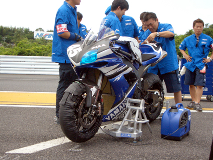 NO.45 YAMAHA BULE RACING