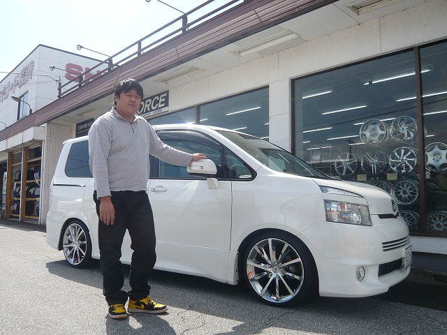 Sl TOYOTA VOXY 70n