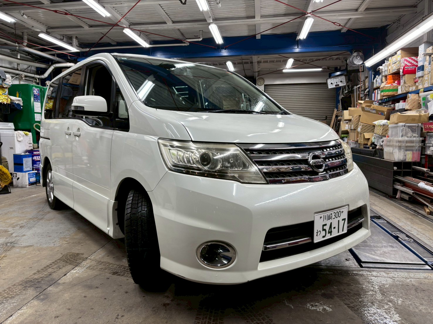 セレナ 8人乗り スタッドレスタイヤ付【冬期】