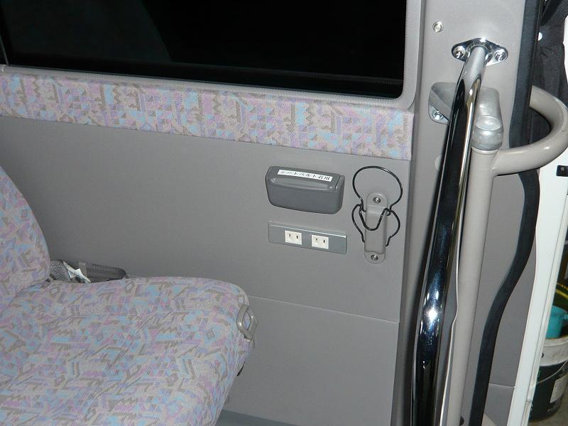全座席AC100V使用可能！<br />
ノートパソコンや機材の充電が座席で可能です！
