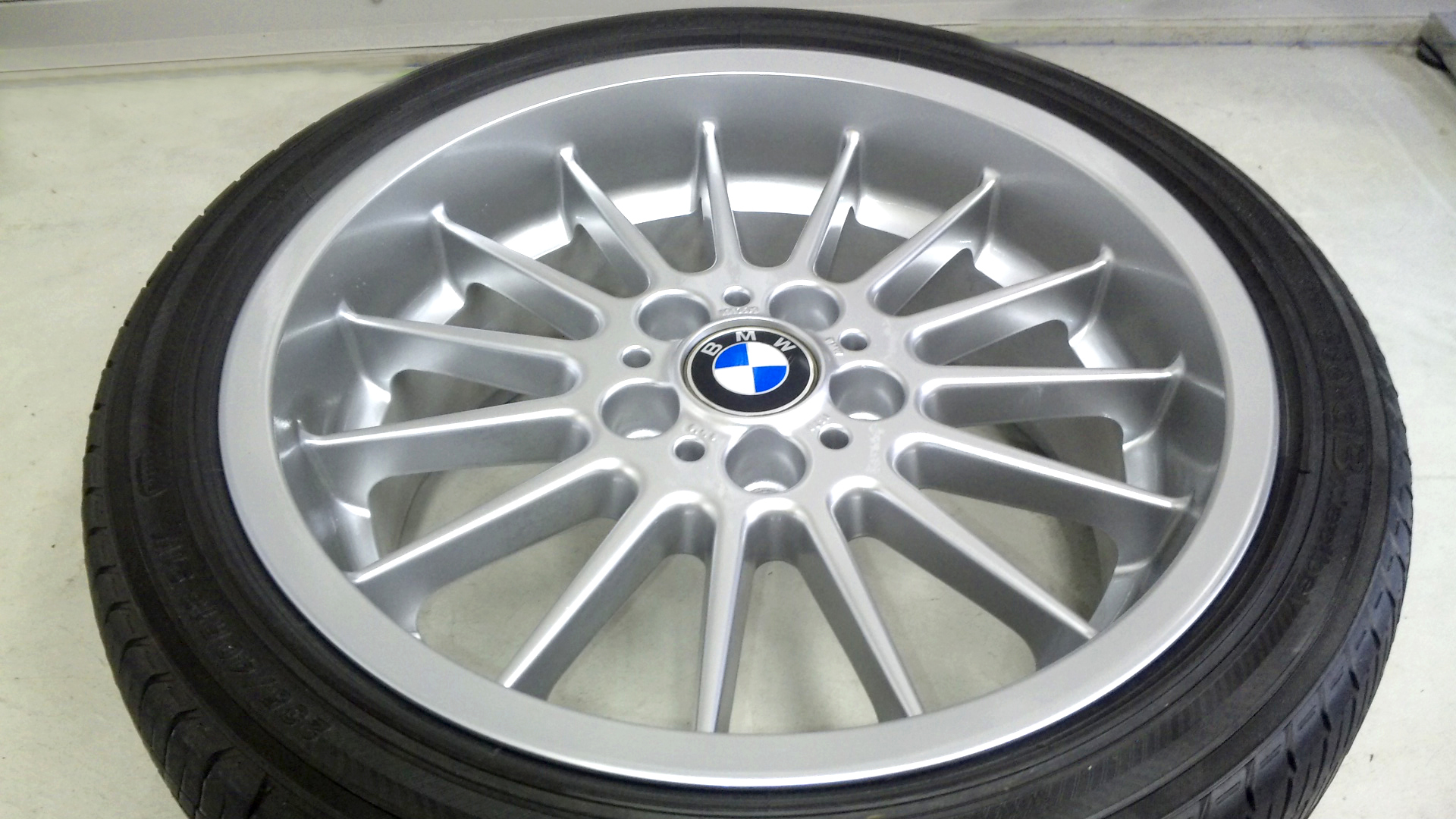 BMW�@�n�C�p�[�V���o�[�h���z�C�[��