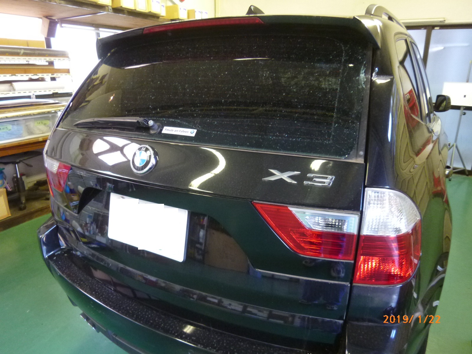 BMW X-3 リヤガラスの交換